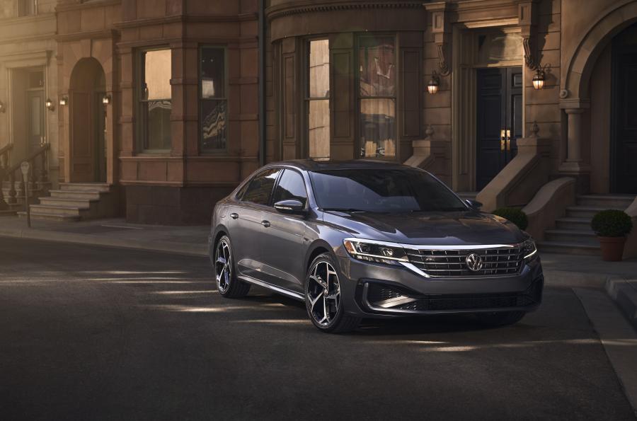  Volkswagen Passat R-Line 2019 года  (NA) (фото 8 из 23)
